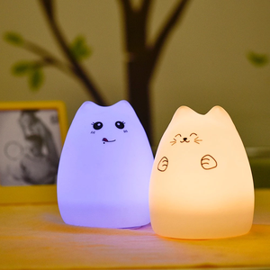 Lámpara usb recargable para mesita de noche, luz nocturna inteligente de silicona pequeña <span class=keywords><strong>con</strong></span> cambio de color RGB - Product Image 4