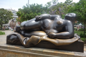 Reproductions de sculptures célèbres de Fernando <span class=keywords><strong>Botero</strong></span>, statue de bronze d'une femme obèse allongée - Product Image 5