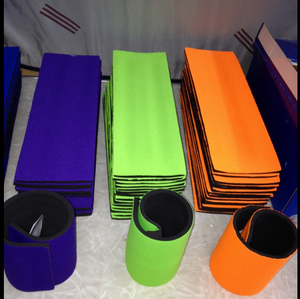 Enfriador de latas slap de neopreno en blanco, Enfriador de latas de snap on blanco, snap can cozy - Product Image 1