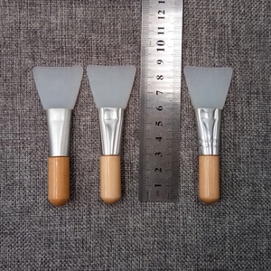 Ensemble d'outils SPA manche <span class=keywords><strong>en</strong></span> bois naturel tête souple <span class=keywords><strong>masque</strong></span> de bricolage brosse <span class=keywords><strong>en</strong></span> <span class=keywords><strong>Silicone</strong></span> Mini 9cm brosse applicateur de <span class=keywords><strong>masque</strong></span> <span class=keywords><strong>en</strong></span> <span class=keywords><strong>Silicone</strong></span> <span class=keywords><strong>pour</strong></span> le visage - Product Image 1