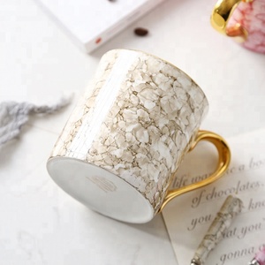 Cốc Đá Cẩm Thạch Gốm Bắc Âu Có Tay Cầm Màu Vàng Cốc Cà Phê Vàng Vẽ Tay Thời Trang Mới Có Thìa - Product Image 2