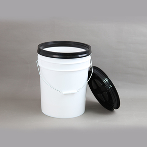 5 gallon plastic bucket with screw on Gamma seal lid and metal handle