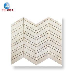 Mosaïque en marbre Calacatta <span class=keywords><strong>Chiara</strong></span> mélangée à des perles de nacre en forme <span class=keywords><strong>d</strong></span>'arête de poisson pour crédence murale et sol - Product Image 1