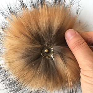 Pompons ronds en vraie <span class=keywords><strong>fourrure</strong></span> de raton laveur pour sacs à main <span class=keywords><strong>porte</strong></span>-<span class=keywords><strong>clés</strong></span> et bonnet tricoté chapeaux <span class=keywords><strong>pompon</strong></span> en <span class=keywords><strong>fourrure</strong></span> <span class=keywords><strong>véritable</strong></span> <span class=keywords><strong>pompon</strong></span> - Product Image 3