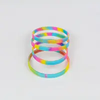 Pulseira de seda fina arco-íris com uma direção, cor de borracha, pulseira de silicone