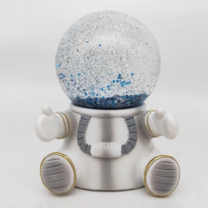 Disegno popolare 100mm astronauta astronauta figura carina musica leggera <span class=keywords><strong>da</strong></span> <span class=keywords><strong>te</strong></span> <span class=keywords><strong>globo</strong></span> <span class=keywords><strong>di</strong></span> <span class=keywords><strong>neve</strong></span> e decorazioni floreali in vetro e Polyresin - Product Image 4