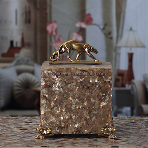 Hermosa Casa Cuadrada Joyero con Guepardo Tapa - Product Image 1