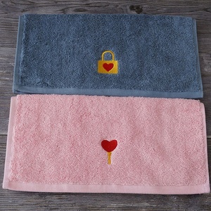 En gros fantaisie multicolore 35*35 petite serviette éponge avec logo broderie personnalisée - Product Image 3