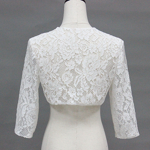 D1318 Dames ivoorkleurige kanten bruiloftssjaal met kralen - Product Image 2