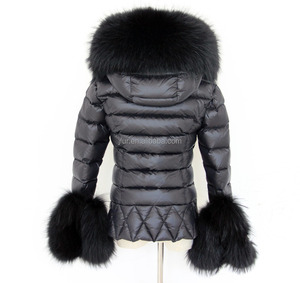 Manteau d'hiver pour femmes de style <span class=keywords><strong>court</strong></span> à la mode classique vêtements veste en duvet de canard de haute qualité avec <span class=keywords><strong>capuche</strong></span> en fourrure - Product Image 2
