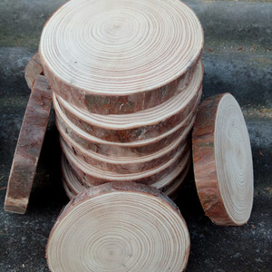 Tranches et cercles de <span class=keywords><strong>bois</strong></span> de pin naturel non fini, écorces d'arbre, disques de <span class=keywords><strong>bois</strong></span> pour l'artisanat DIY, décorations de mariage, décorations de fête, maisons de poupées, enseignes murales - Product Image 3