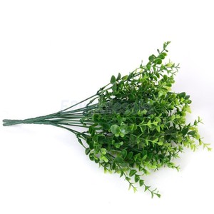 <span class=keywords><strong>Branche</strong></span> <span class=keywords><strong>d</strong></span>'<span class=keywords><strong>eucalyptus</strong></span> artificielle en tissu pour les mariages Noël Halloween Graduation Cadeaux de fête des mères et des pères Utilisation polyvalente - Product Image 3