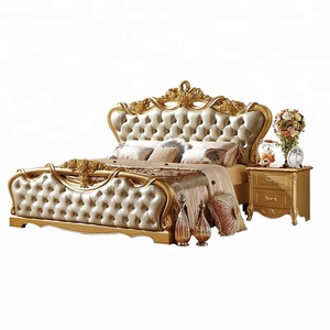 Letto Matrimoniale di Lusso in Legno e Pelle, Design Dorato per Camera da Letto - Product Image 1