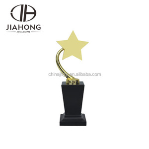 Fábrica barato al por mayor de plástico deportes mundo trofeo taza - Product Image 6