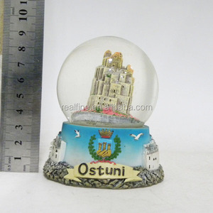 Souvenirs touristiques d'<span class=keywords><strong>Italie</strong></span> <span class=keywords><strong>Ostuni</strong></span> faits sur mesure en gros Globe à neige en verre résine pour cadeaux promotionnels - Product Image 2