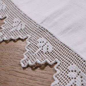 CC001 Federe Decorative in Cotone Ramie <span class=keywords><strong>Bianco</strong></span> con Ricamo a Filo Tirato Fatto a Mano per Natale, Feste e Matrimoni - Product Image 1