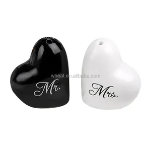 结婚礼物心陶瓷 Mr & Mrs 盐和胡椒振动器