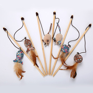 Topo in legno naturale peluche per Pet Cat Teaser con bastone di piume giocattoli con Stick di piume per gatti - Product Image 1
