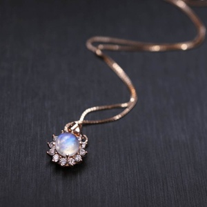 <span class=keywords><strong>Collana</strong></span> con <span class=keywords><strong>Pietra</strong></span> di Luna, <span class=keywords><strong>Collana</strong></span> in Oro Rosa, Gioiello con Piccolo Pendente di <span class=keywords><strong>Pietra</strong></span> di Luna - Product Image 2