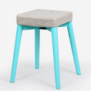 Tabourets de salle à manger en <span class=keywords><strong>bois</strong></span> de hêtre Tabouret de coiffeuse en <span class=keywords><strong>bois</strong></span> avec coussin en tissu amovible Tabouret en <span class=keywords><strong>bois</strong></span> rembourré à 4 pieds pour l'école à la maison - Product Image 4