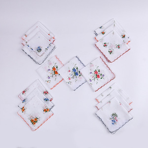 منديل نسائي أنيق بنقوشات الزهور بتصميم رفيع - Product Image 5