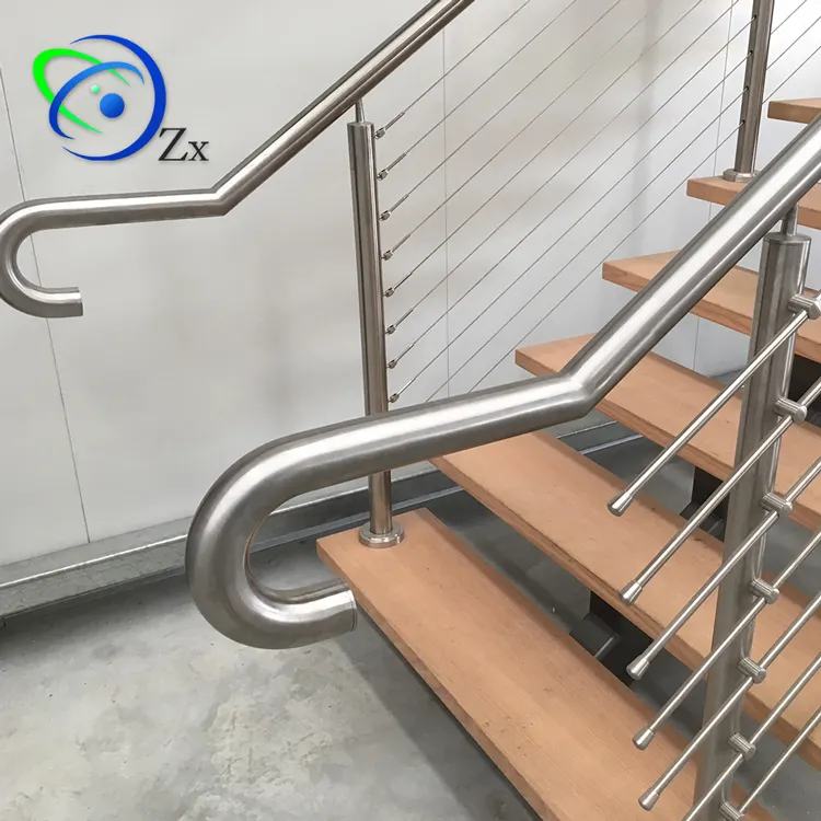 Décor d'escalier pour l'intérieur, Installation facile, Arc précommandé en acier inoxydable, Design d'intérieur