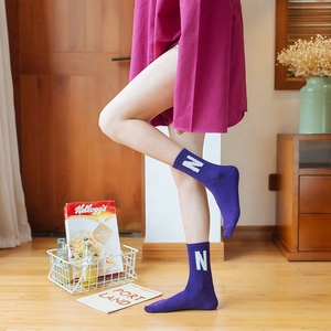 KANGYI Tendance Mode Personnalité Sneaker <span class=keywords><strong>Chaussettes</strong></span> <span class=keywords><strong>Pur</strong></span> <span class=keywords><strong>Coton</strong></span> Lettre Femmes <span class=keywords><strong>Chaussettes</strong></span> En Gros - Product Image 5