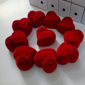 Cajas de anillos de color rojo tipo corazón - Product Image 2