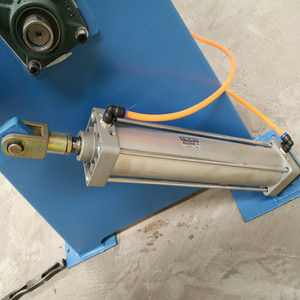 Máquina Neumática de Doblado de Metal de 90 Grados para la Fabricación de Marcos de Ventanas y Puertas - Product Image 3