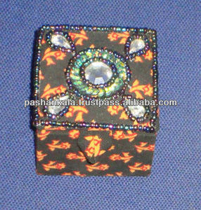 Noir Zari Broderie À La Main Boîte à Bijoux - Product Image 1