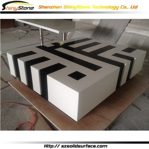 Mesa de Centro <span class=keywords><strong>Krion</strong></span> de Superficie Sólida con Línea de Cebra de Lujo - Product Image 1