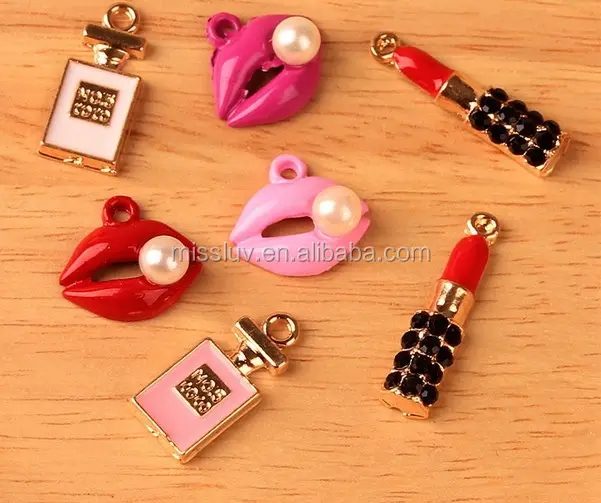 Girly machen up charme lippen lippenstift parfüm flasche charms für armbänder schmuck verschiedenen farbe emaille metall charme