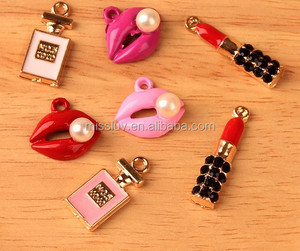 Breloques de maquillage girly : lèvres, rouge à lèvres, flacon de parfum, pour bijoux DIY, breloques en métal émaillé coloré pour chaussures à talons hauts et sacs à main - Product Image 6