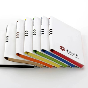 מכירה לוהטת A5 לבן עור מפוצל מותאם אישית מחברת לוגו כריכה רכה משרד מתכנן עם עט לולאה כתיבה ספר צבעוני קצה יומן - Product Image 2