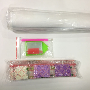 Kit de peinture diamant 5D en résine Snowy Town - Product Image 3