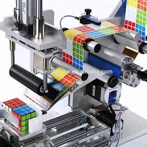 Máquina Etiquetadora y Selladora Semiautomática FK617 para Cajas Pequeñas, con Código QR en la Parte Superior y Etiqueta Plana - Product Image 2