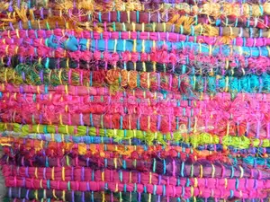 Geri dönüşümlü Sari ipek parlak çok renkli şerit kilim