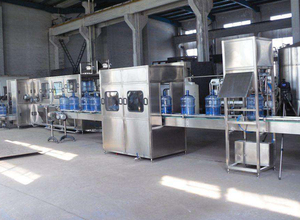 Beste Prijs Crazy Selling Kleine Schaal Zuiver <span class=keywords><strong>Water</strong></span> 3 4 5 Gallon Vat Bottelen Machine