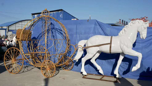 Carruaje decorativo moderno y estatua de caballo, caballo de fibra de vidrio con escultura de carro real de metal - Product Image 6