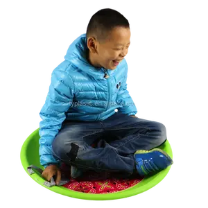 Plastic sneeuw slee schotel met antislip voor kids winter speelgoed