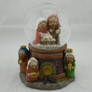 Kutsal aile doğuş noel müzikal 80mm Glitter kubbe kar küresi fabrika toptan