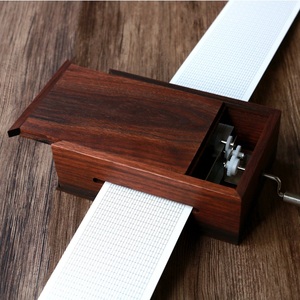 Pin Hoạt Động Hand Crank 30 Note Music Box Giấy Với Kim Loại Punch - Product Image 6