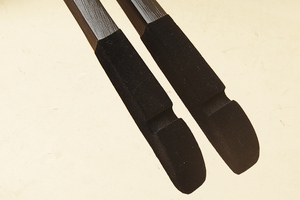 Cintres en bois robustes et antidérapants de luxe pour chemises et manteaux pour hommes, avec crochet doré, personnalisables et de haute qualité, vente en gros - Product Image 5