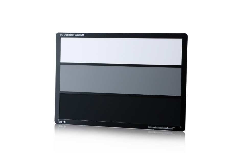 Charte de référence ColorChecker Passport avec carrés de gris et couleurs pour étalonnage lumière