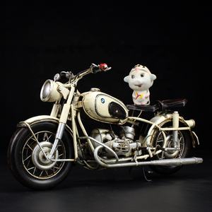 Modèle de moto rétro classique en étain fait à la main vintage R60-2 de 1967 à vendre, échelle 1:8, décoration en métal pour la maison et le restaurant - Product Image 3