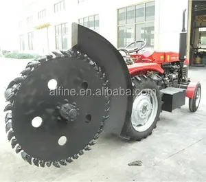 Disc type tractor gemonteerd lopen achter trencher machine