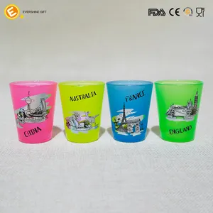 50ml personalizzato con logo stampato vodka color neon souvenir shot in vetro 2oz whisky shot bicchieri