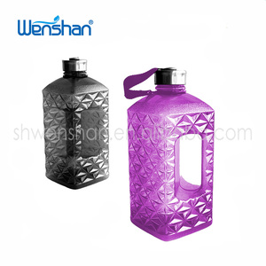 PETG botella de agua de Diamantes con diseño specil 2.2L - Product Image 1