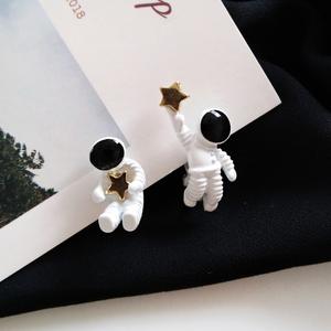 Único diseño de dibujos animados lindo astronauta astronautas estrella pendientes - Product Image 4