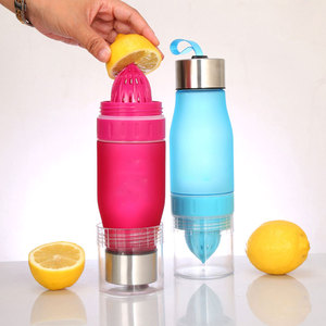 Amazon new design bpa free customized sport drinking portable plastic infuser juice squeezer lemon shaped lemon water bottle